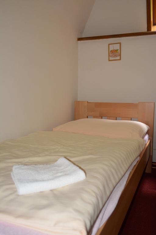 Hotel Koruna Карлштейн Номер фото