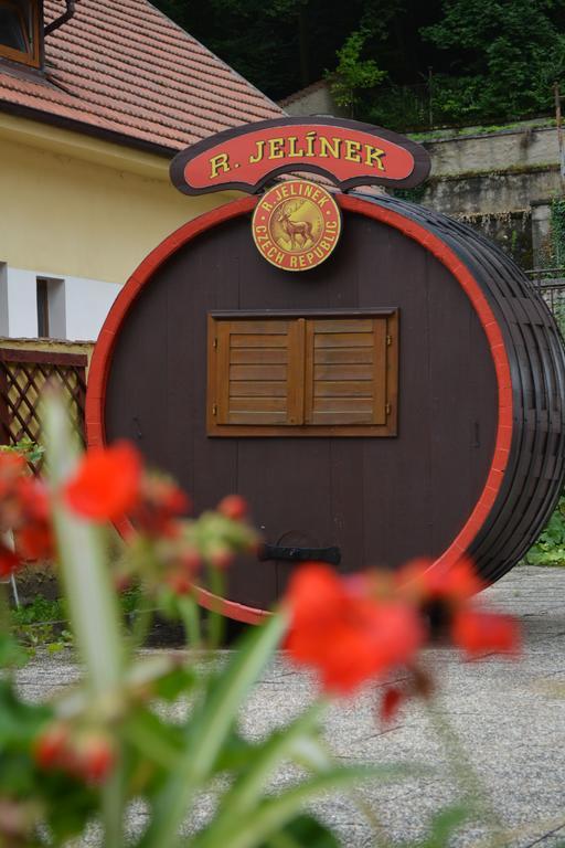 Hotel Koruna Карлштейн Экстерьер фото