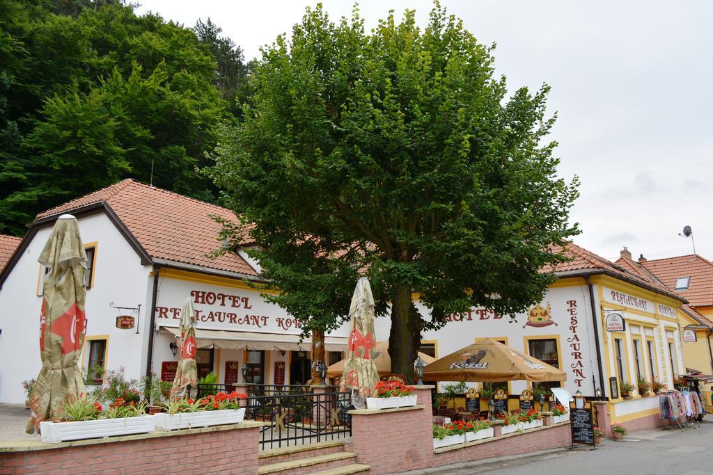 Hotel Koruna Карлштейн Экстерьер фото