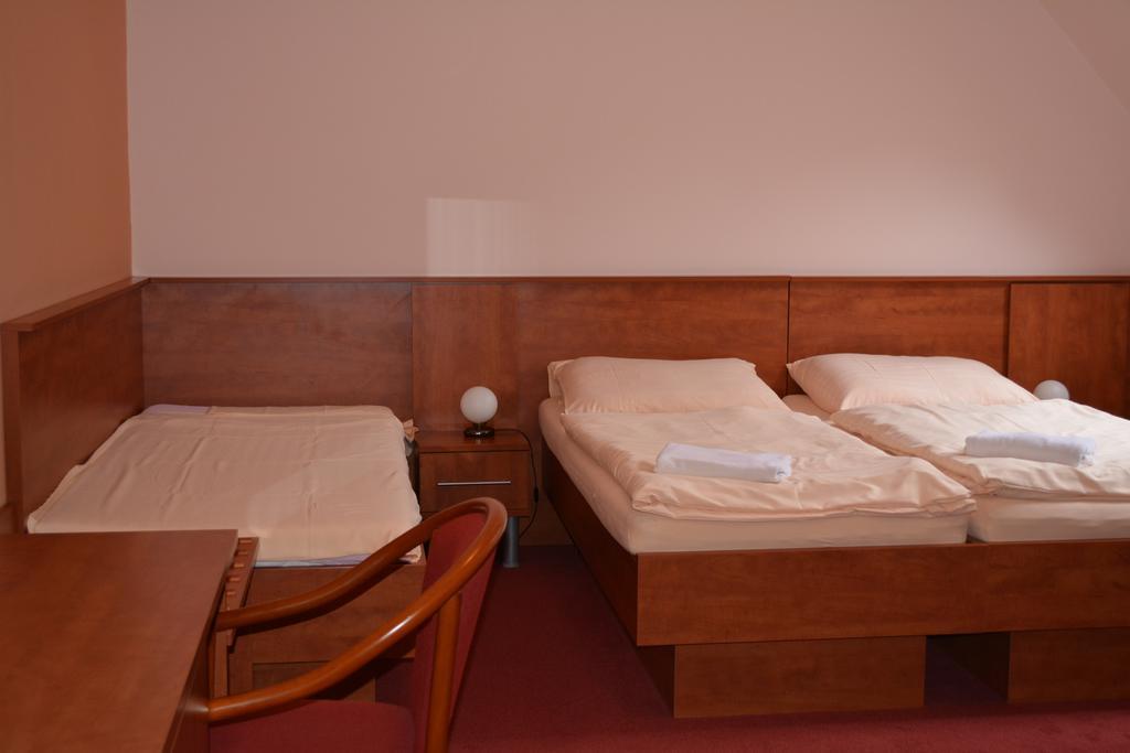 Hotel Koruna Карлштейн Номер фото