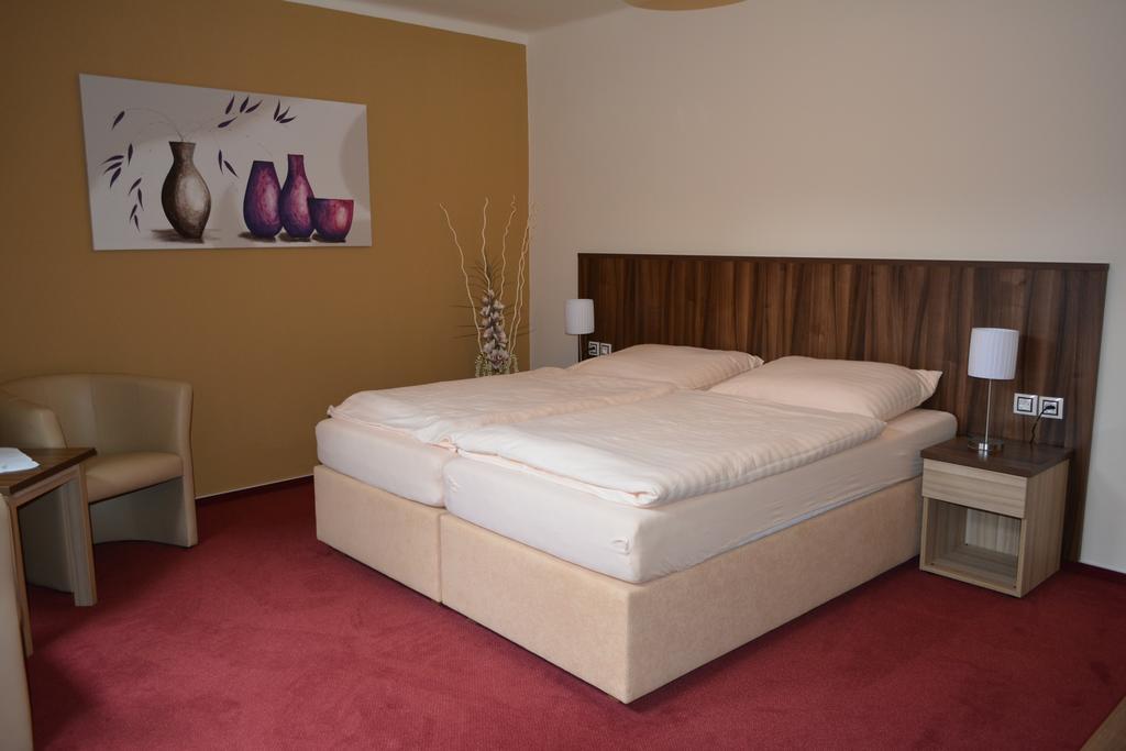 Hotel Koruna Карлштейн Номер фото
