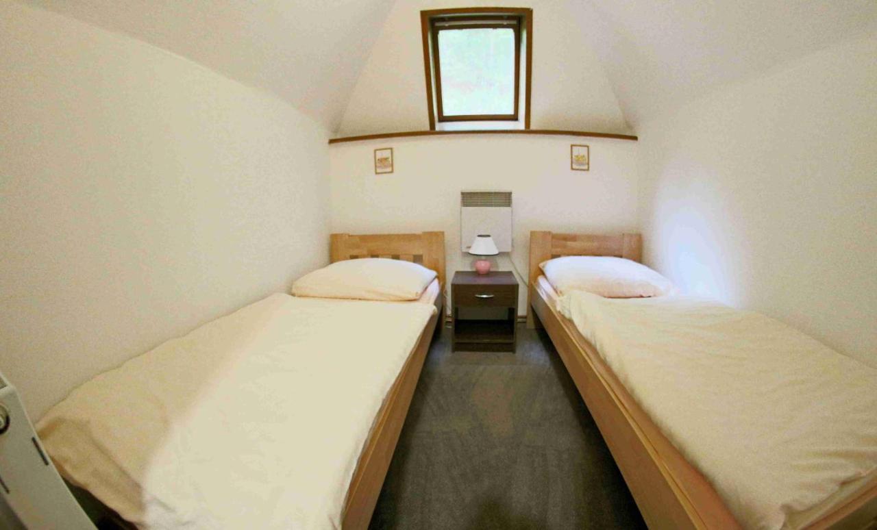 Hotel Koruna Карлштейн Экстерьер фото